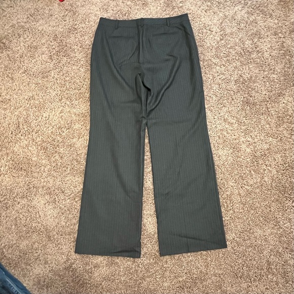 Ann Taylor Factory Gray and White Pin Striped Line Wide Leg Dress Pants. Size 12 - Picture 6 of 7